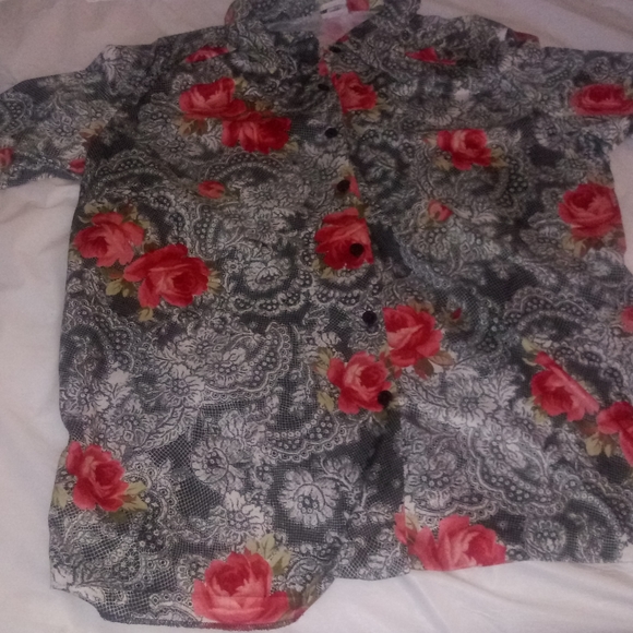 Button down top red/orange flowered design - Picture 3 of 3